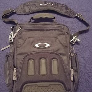 Oakley Vertical Laptop Messenger